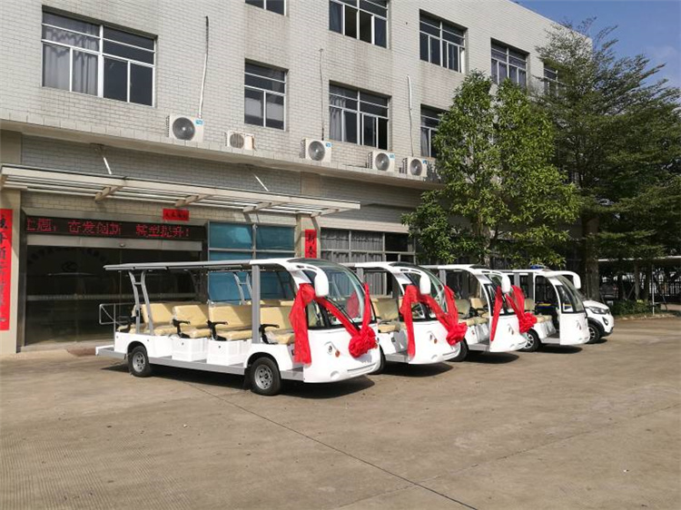 电动观光车为人们旅游出行带来便利